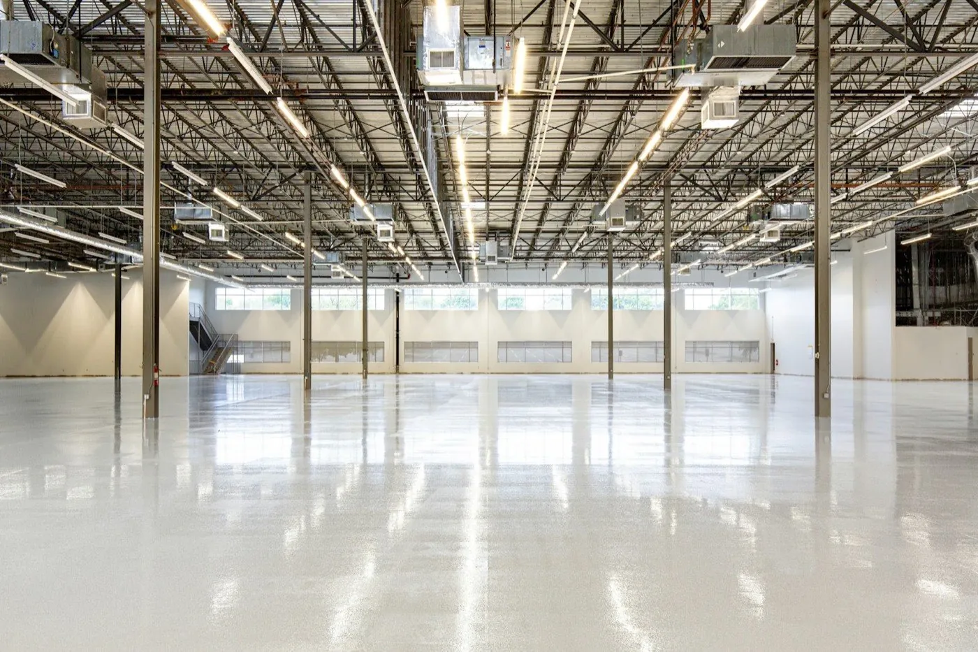 Grand hall industriel vide